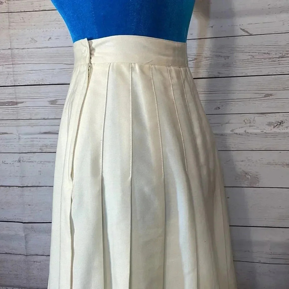 FAB Vintage CreamPleated High Waisted Skirt - Picture 4 of 10